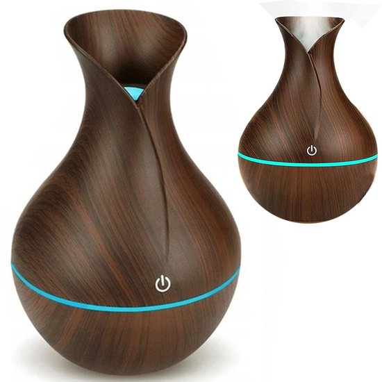 Donkere houten diffuser met een blauwe lichtband en een power symbool. Een tweede diffuser toont de blauwe lichtband.