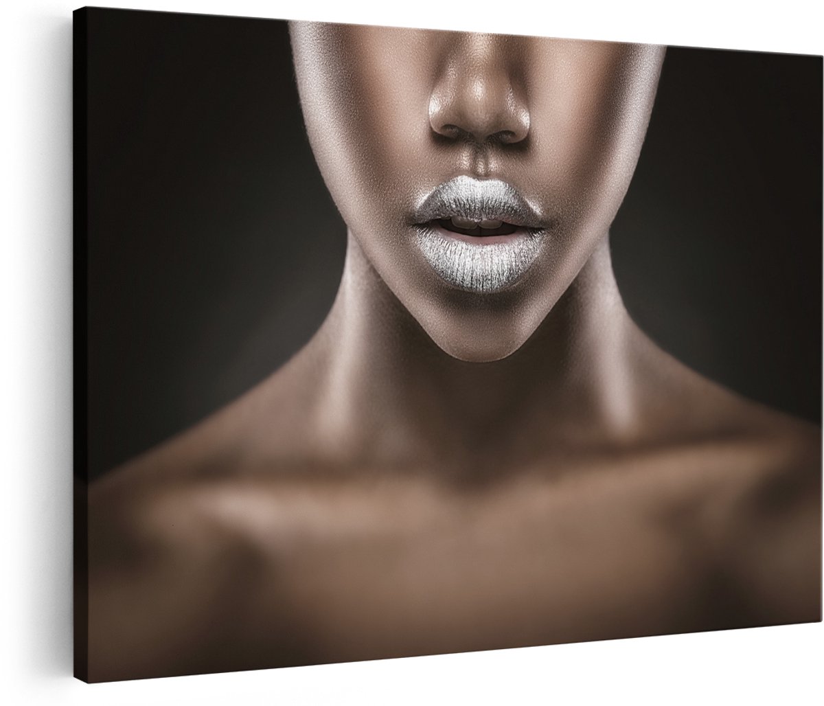 Artaza Canvas Schilderij Zilveren Lippen Van Een Afrikaanse Vrouw - 150x100 cm - Groot - Foto Op Canvas - Wanddecoratie Woonkamer
