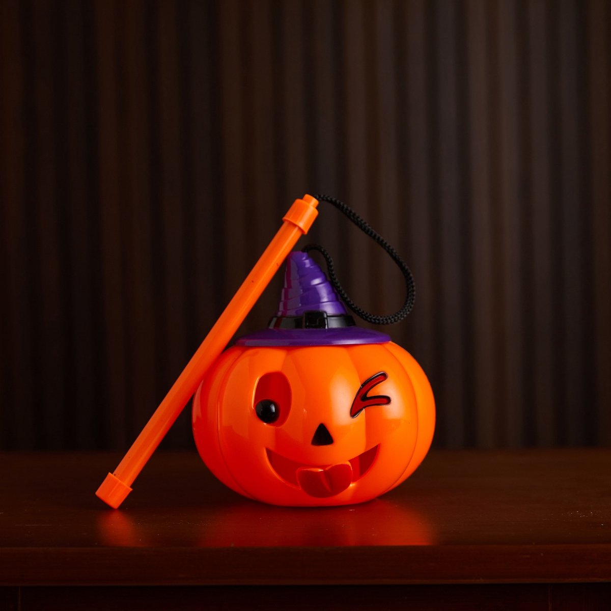 Halloween pompoenlantaarn met licht- en geluidseffecten – Draagbaar – 12x11 cm – Geschikt voor binnen- en buitengebruik – Wink