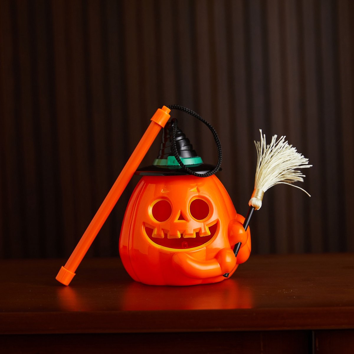 Draagbare - lichtgevende pompoenlantaarn voor Halloween - met handvat - 16x13x11 cm - Feestdecoratie - Geschikt voor binnen en buiten - Geeft licht in het donker