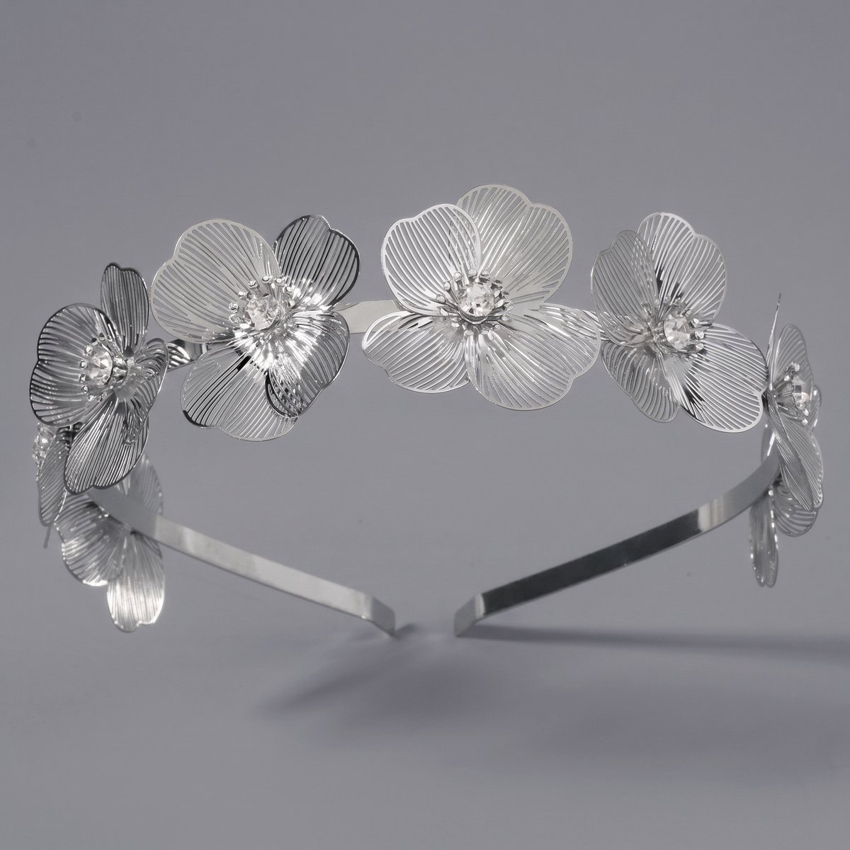 Metalen Bloemen Diadeem, Elegante Bloem Haarband met Kristal, Trouw Haaraccessoire voor Bruid en Bruidsmeisje,Zilveren haarband met strass-steentjes in de vorm van bloemblaadjes.