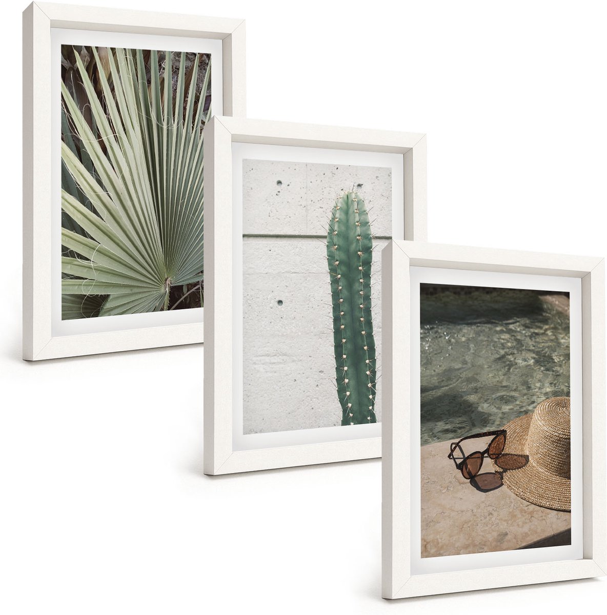 Wallfluent 3-Delige Schilderij Set - Tropische Planten En Vakantieaccessoires Aan Het Water - 20 x 30 - Muurdecoratie - Interieur Decoratie - Moderne Wanddecoratie