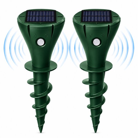 Twee groene, spiraalvormige mollenverjagers met zonnepanelen en ultrasone golven.