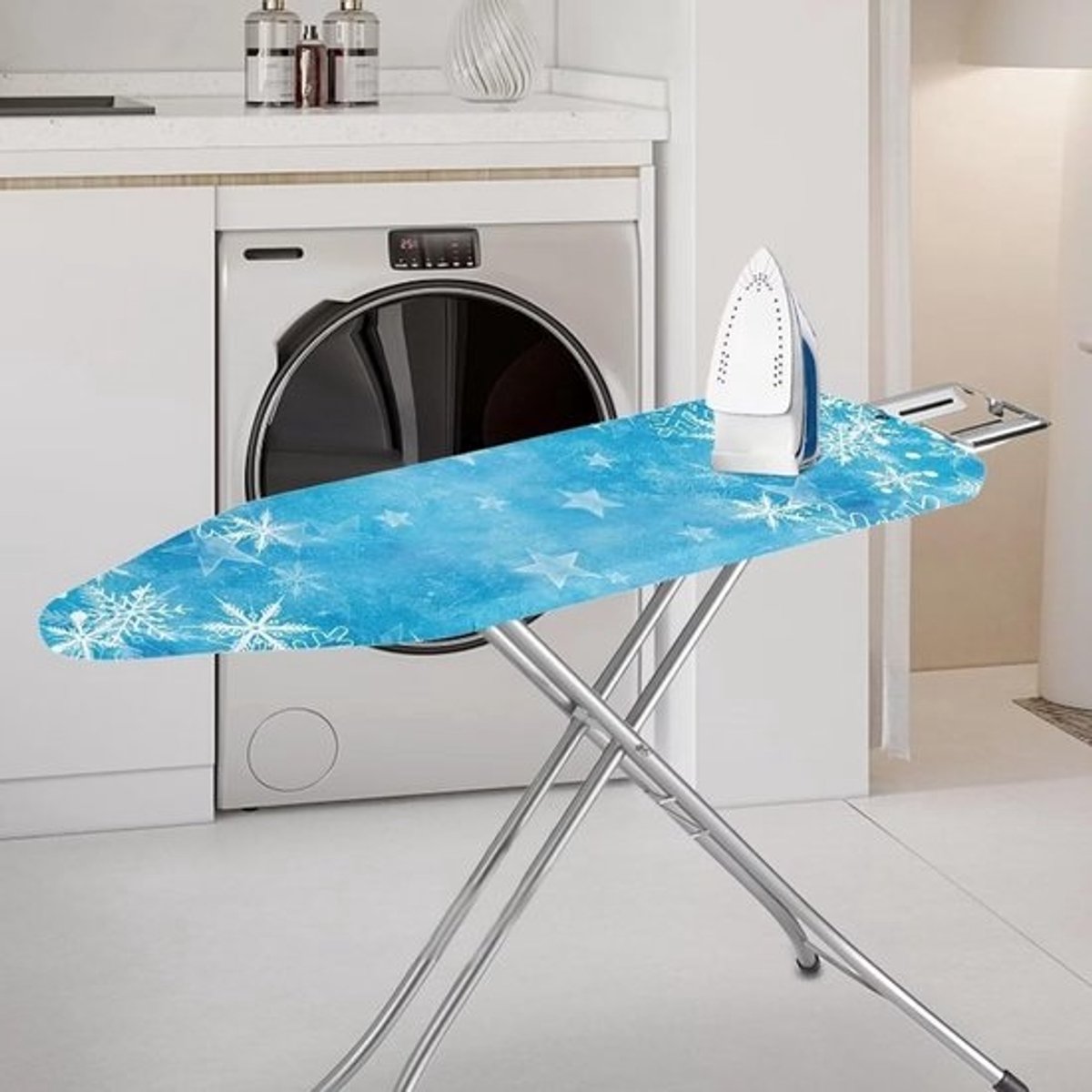 Strijkplankhoes met Kussen - Strijktafelbeschermer Strijkplankmat - Kreukvrij Strijken - Hittebestendig en Antislip - Universele Pasvorm - Blauw Sneeuwvlok