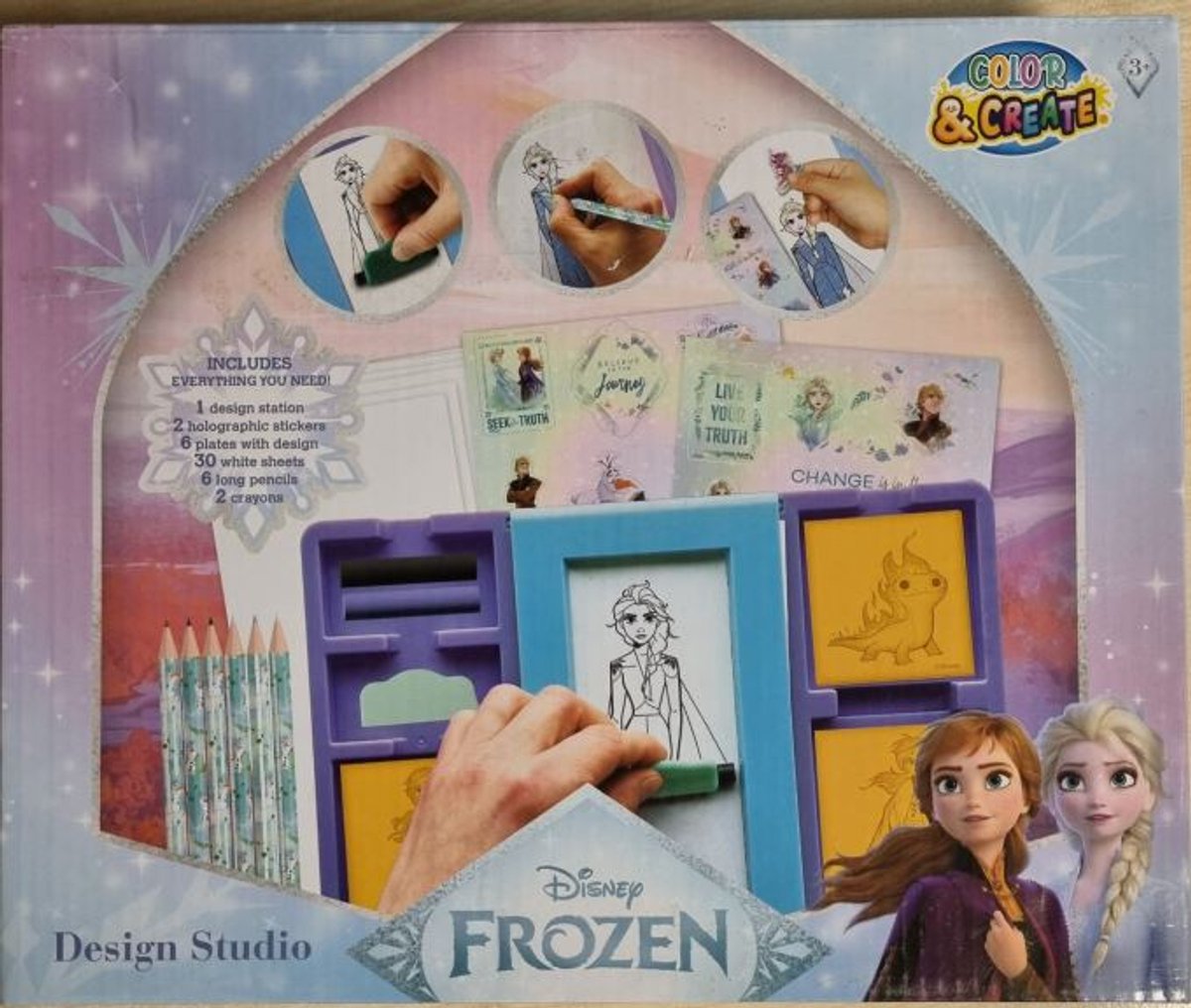 Frozen Design Studio - Knutsel Pakket - Ontwerp Studio met Frozen Disney - Knutselen, Tekenen & Kleuren - Inclusief Potloden, Krijt, Designs, Papier, Stickers & meer - Cadeau - Hoge Kwaliteit - Creatief Speelgoed - Luxe Knutselset