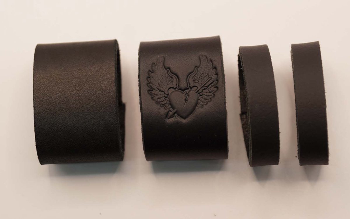 4 Lederen riem lusjes voor broekriem van 4 cm breed, 1x zwart met lus breedte 3 cm en 2x zwart met lus breedte 1 cm en 1x hartje met vleugels met lus breedte 3 cm - zwarte leren lusje vervangen voor lederen broekriem - riem repareren nieuw lusje