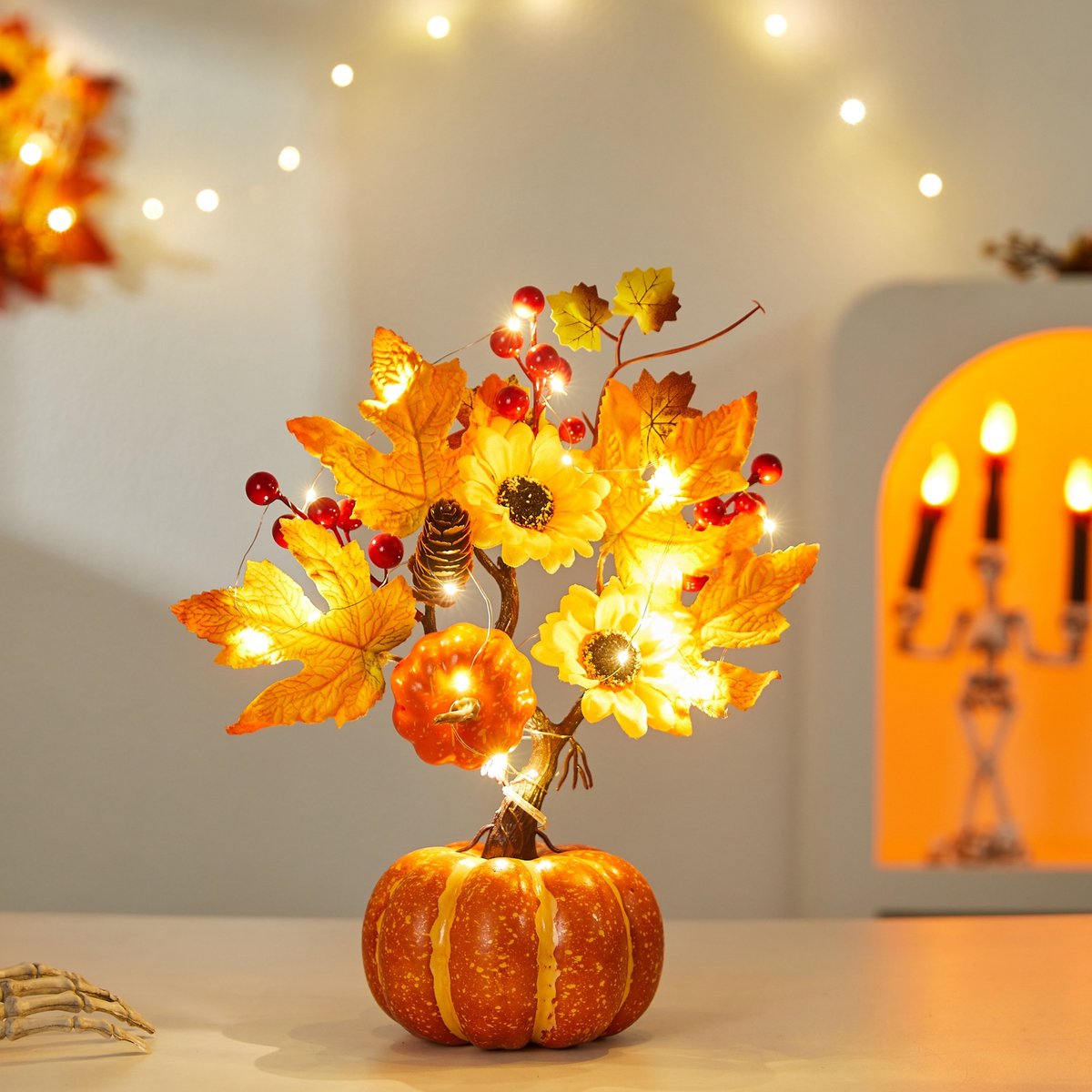 Lichtgevende Herfst Tafeldecoratie – Pompoenboom met Rode Bessen en Esdoornbladeren – 36x32 cm – Incl. Verlichting – Voor Halloween en Oogstfeest