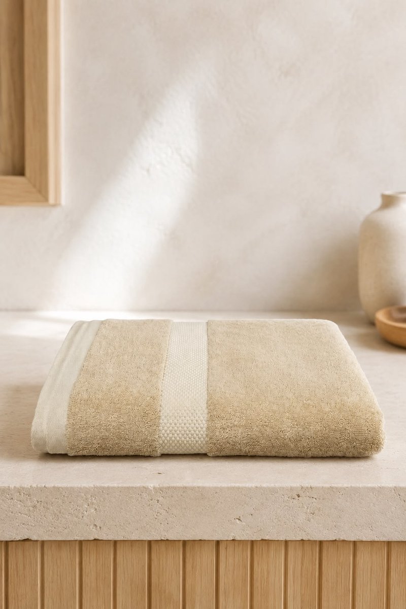 The Linen Room Handdoeken – 100 x 150 cm – 100% Katoen – 650 GSM Dubbelgetwijnd 20/2 Garen – OEKO-TEX® – Sauna, Wellness & Strand – Licht beige