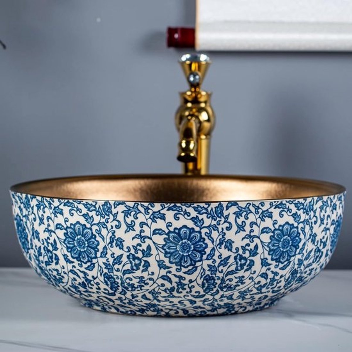 Luxe Keramische Opzetwastafel Blauw Wit, Inclusief Gouden Kraan en Pop-up Afvoer