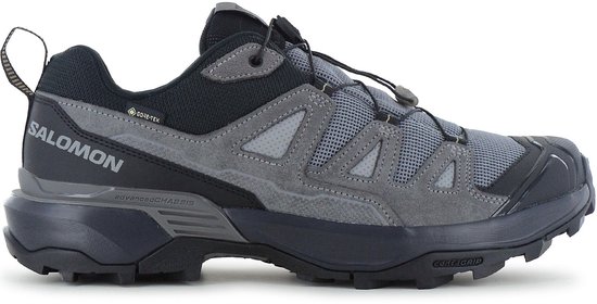 Grijze Salomon X ULTRA 360 wandelschoen met zwarte details, Gore-Tex en een zwarte zool.