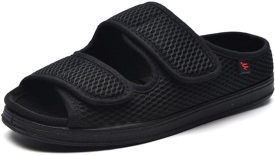 Zwarte, open sandalen met twee klittenbandsluitingen over de wreef en ademend mesh.