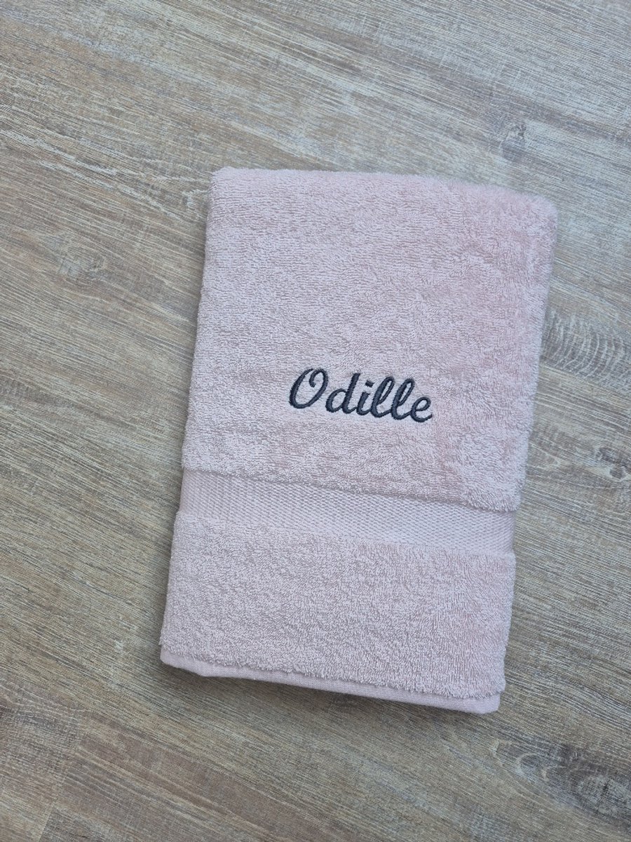 Gepersonaliseerde handdoek blush met naam geborduurd
