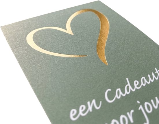Groene kaart met een gouden hart en tekst 'een Cadeautje voor jou'.