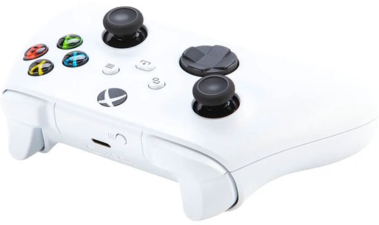 Witte Xbox controller, schuin van voren gezien. Zwarte analoge sticks en gekleurde knoppen (A, B, X, Y).