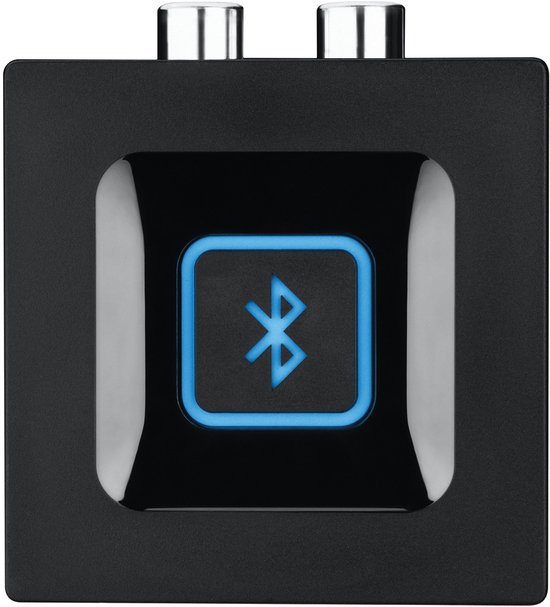 Zwarte vierkante adapter met een verzonken, blauw verlicht Bluetooth-symbool in het midden.