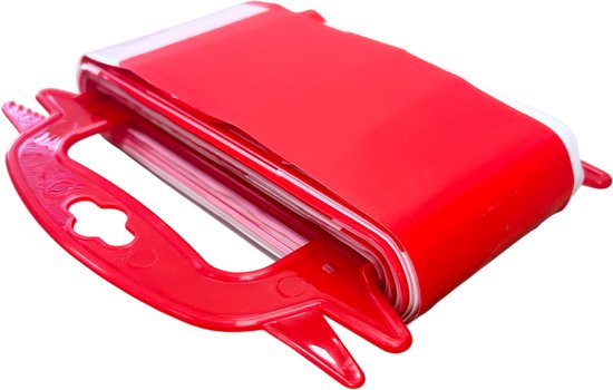 Opgerold rood afzetlint op een rode haspel.