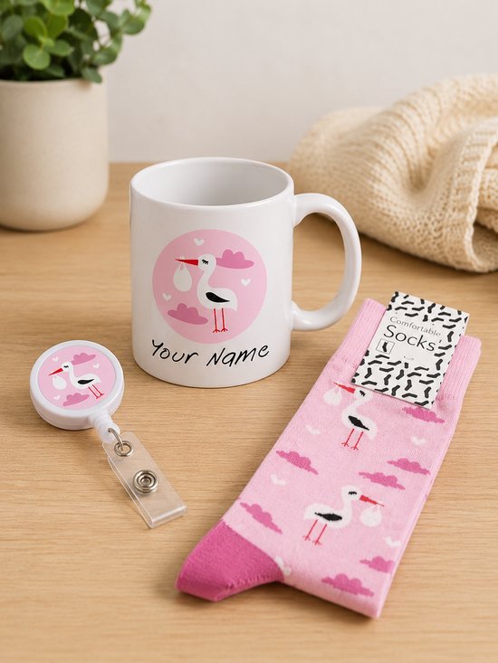 Cadeau Set Verloskundige Roze - Gepersonaliseerde Mok, Sokken & Badgehouder - Origineel Kraamcadeau van Cadeau. — afbeelding 2