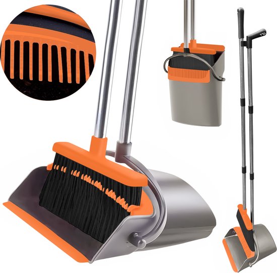 Pelle à poussière avec manche orange et poils noirs, à côté d'une pelle à poussière grise.