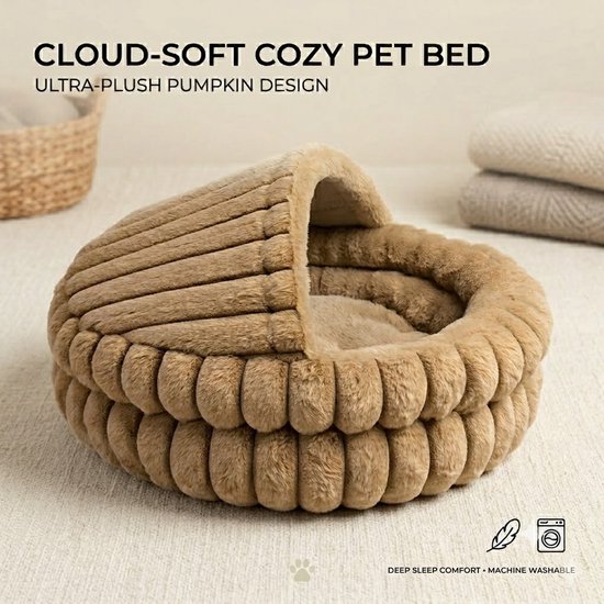 Panier à chat marron et doux, design citrouille côtelée. "Cloud-Soft Cozy Pet Bed" est écrit dessus.