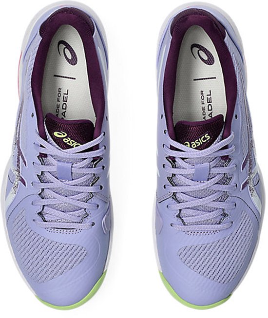 Bovenkant van paarse padelschoenen met witte ASICS-logo's en 'MADE FOR PADEL'-tekst.