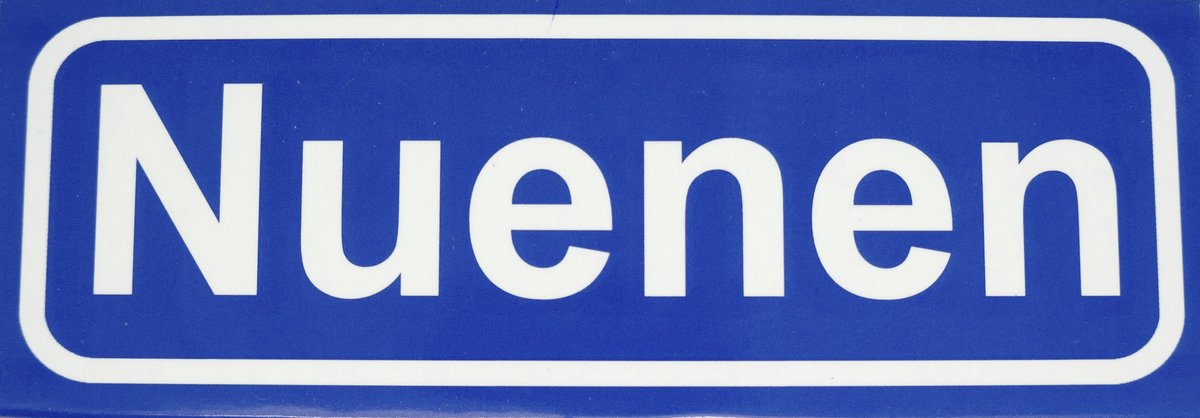 Souv© - koelkast magneet - plaatsnaam bord - kombord - souvenir - koelkastmagneetje - relatiegeschenk Nuenen
