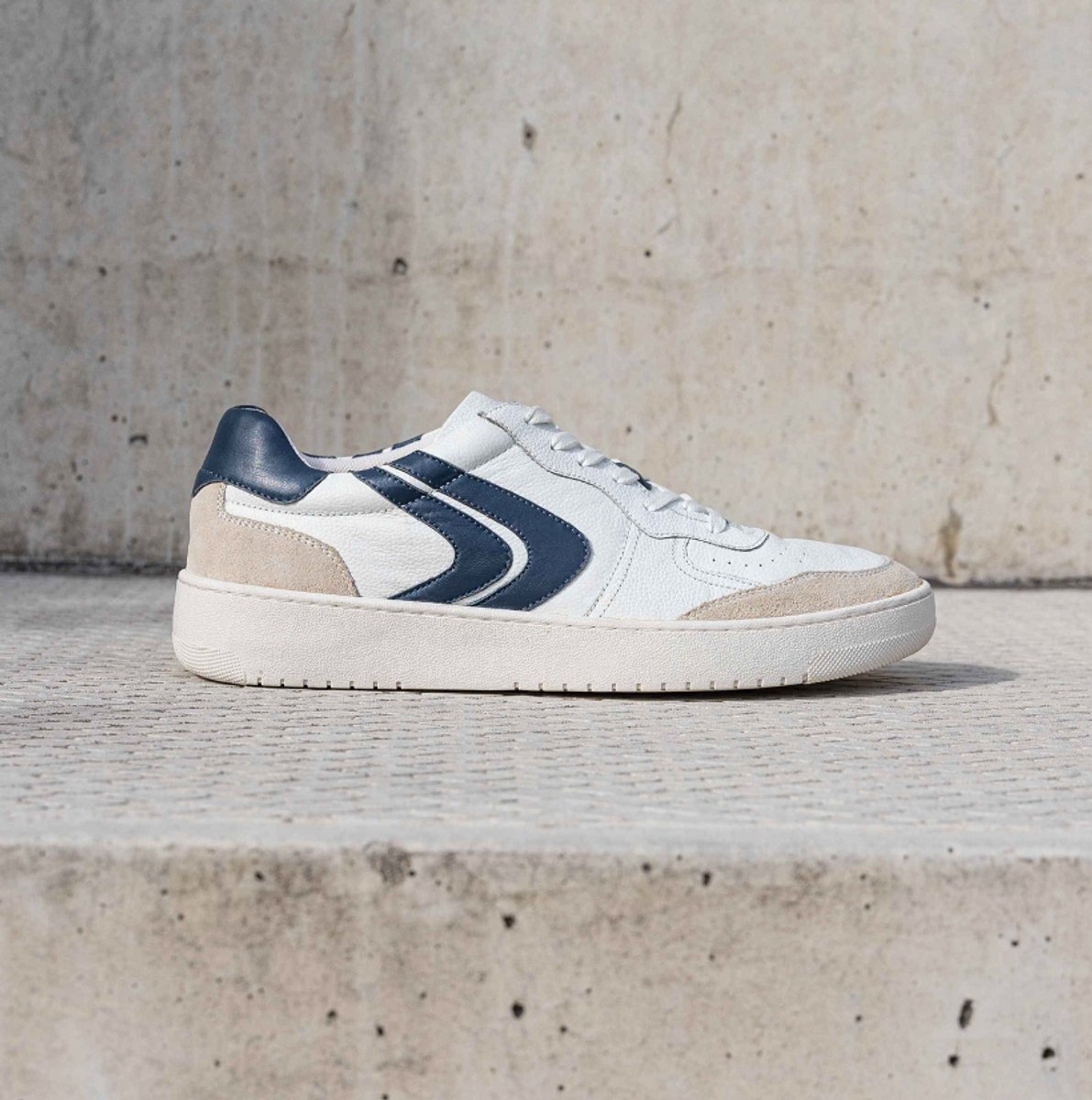 Cafe Moda hank sneaker off-white/navy leer
