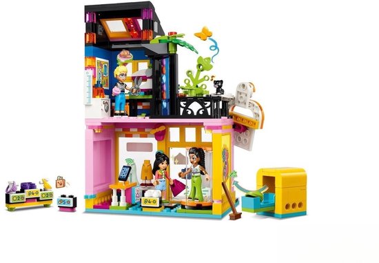 Ensemble de jeu Lego Friends de magasin de vêtements vintage à deux étages avec figurines.