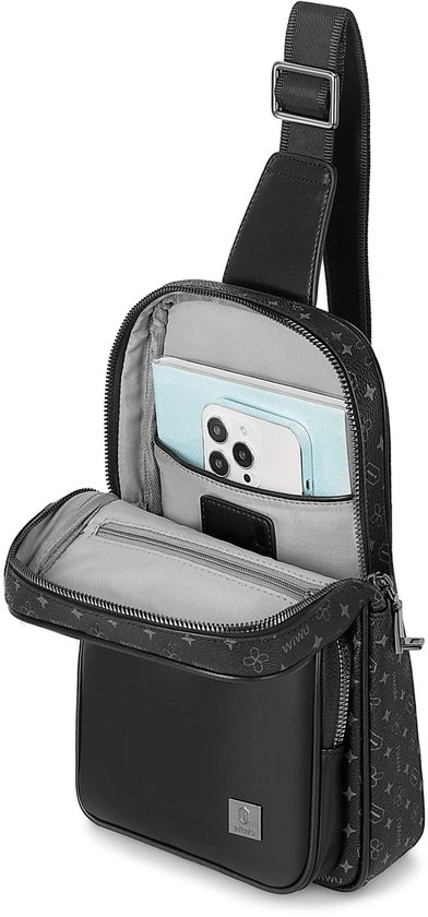 Zwarte crossbody tas met logo-print, open vak met telefoon en portemonnee.