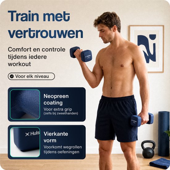 Man met donker haar en blauwe sportbroek traint met blauwe 5kg dumbbells. Neopreen coating.