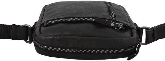 Zwarte leren Landley crossbody tas, bovenaanzicht met zilverkleurige ritsen.