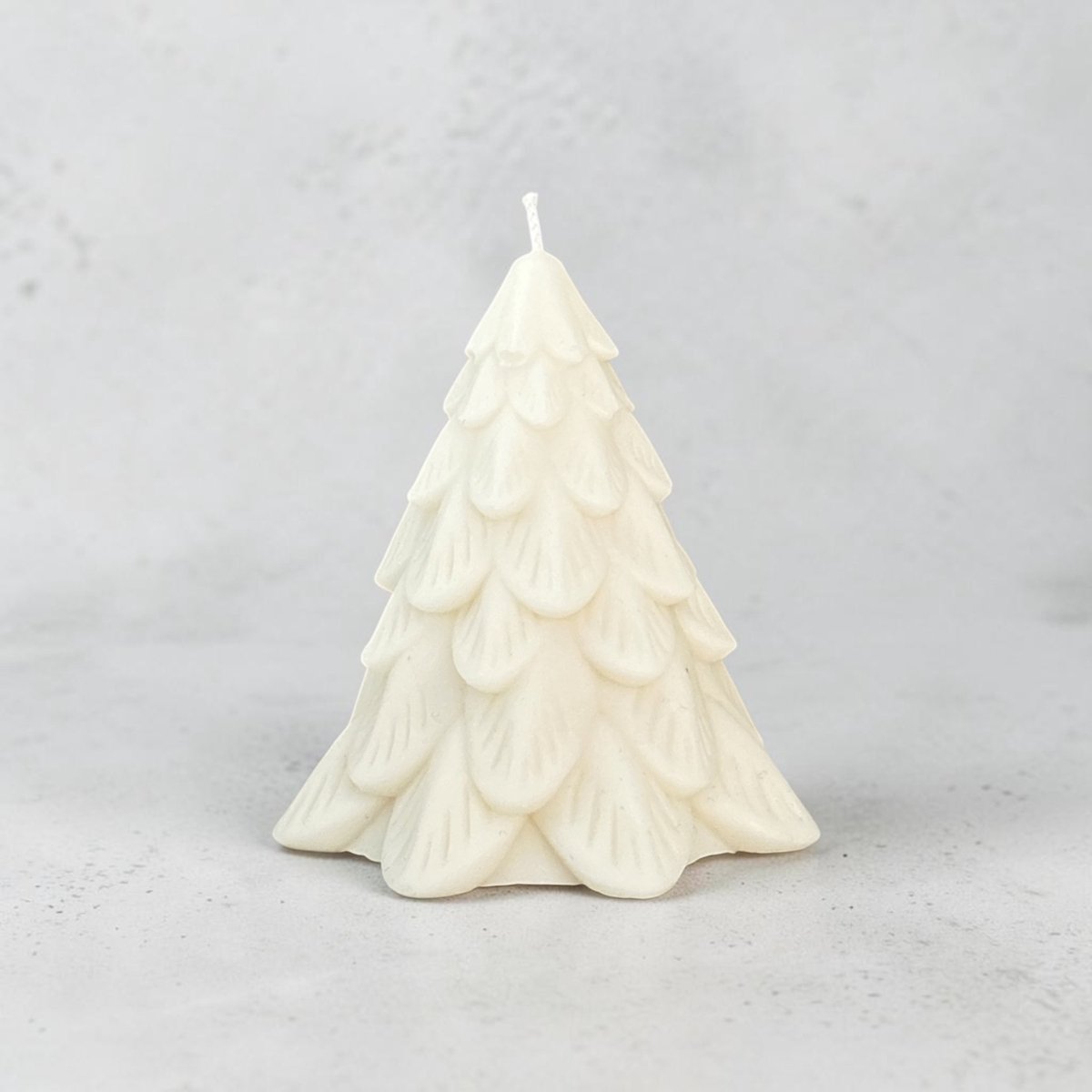 Kerstboom Kaars van Zonnebloemwas – Handgemaakte Decoratieve Kerstkaars – Ø 9 x 10 cm