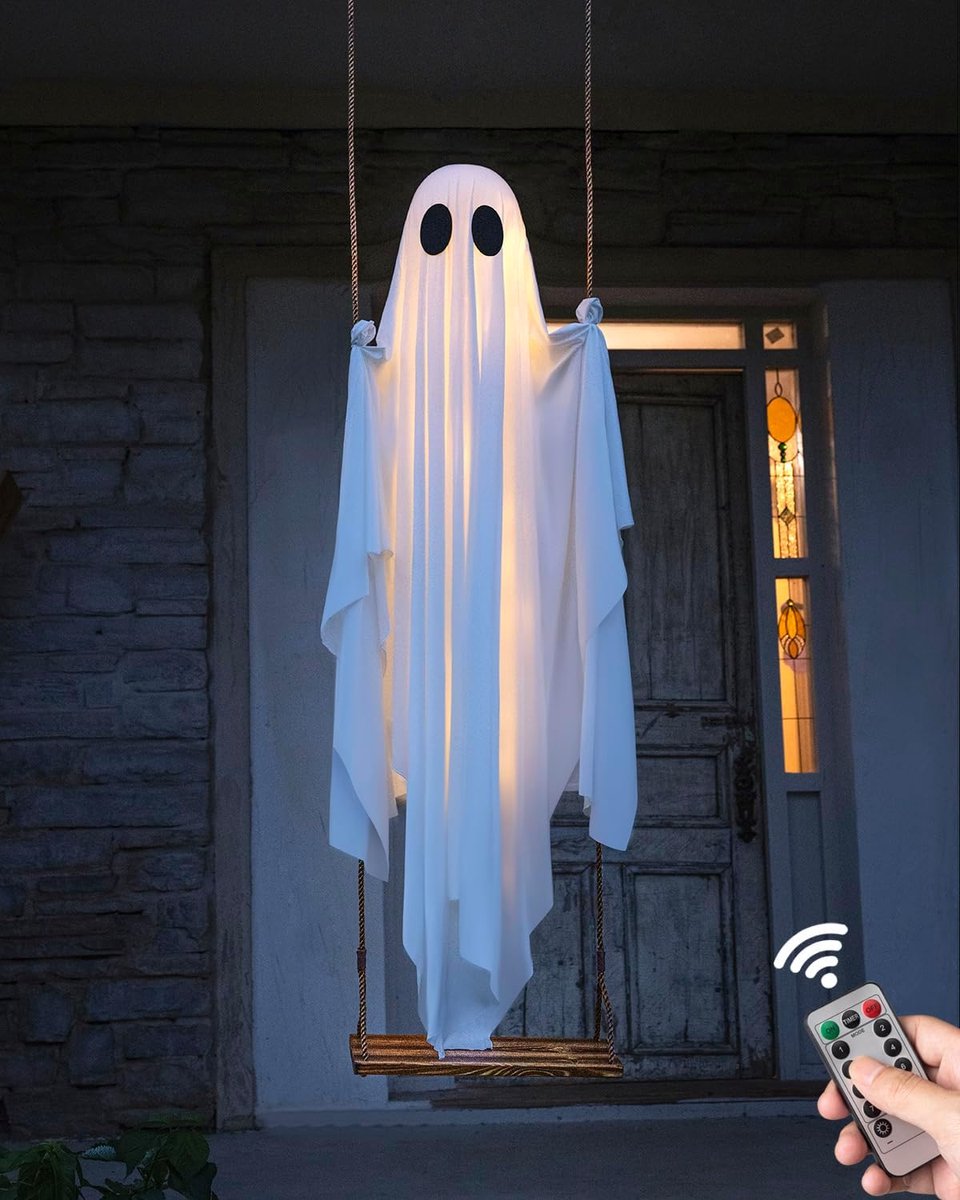 Halloween-buitendecoratie -Decoratie voor terras of tuin – Hangende schommelende geest – LED-verlichting met afstandsbediening – 1,5 m grote hangende schommelende geest - Met stringverlichting - Eng maar schattig - Voor voorstoep, tuin en boom - Wit