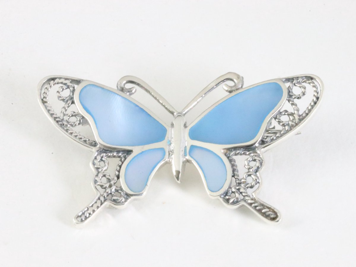 Zilveren vlinder broche met blauwe schelp