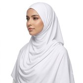 Model met witte hijab, studio-opname.