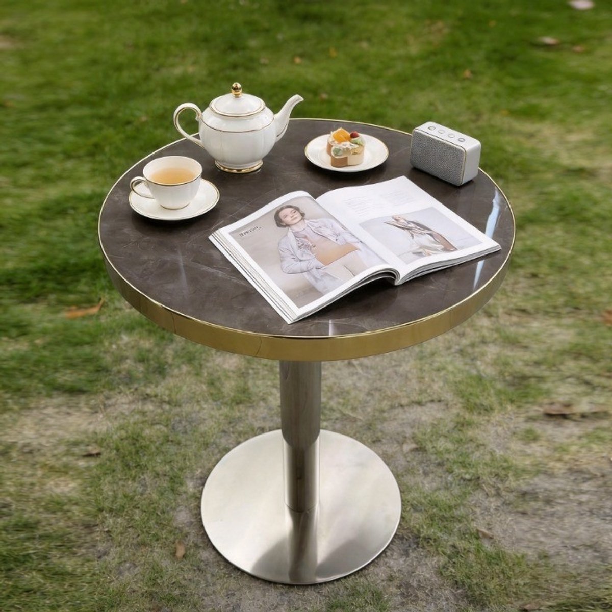 KOMHTOM Bijzettafel - Rond - Marmerlook Tafelblad - Goudkleurig Roestvrij Stalen Frame - Luxe Woonkamertafel Grijs
