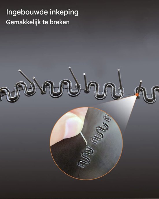 Een close-up toont hoe een ingebouwde inkeping het breken van een kunststof reparatie vergemakkelijkt met een nietje.