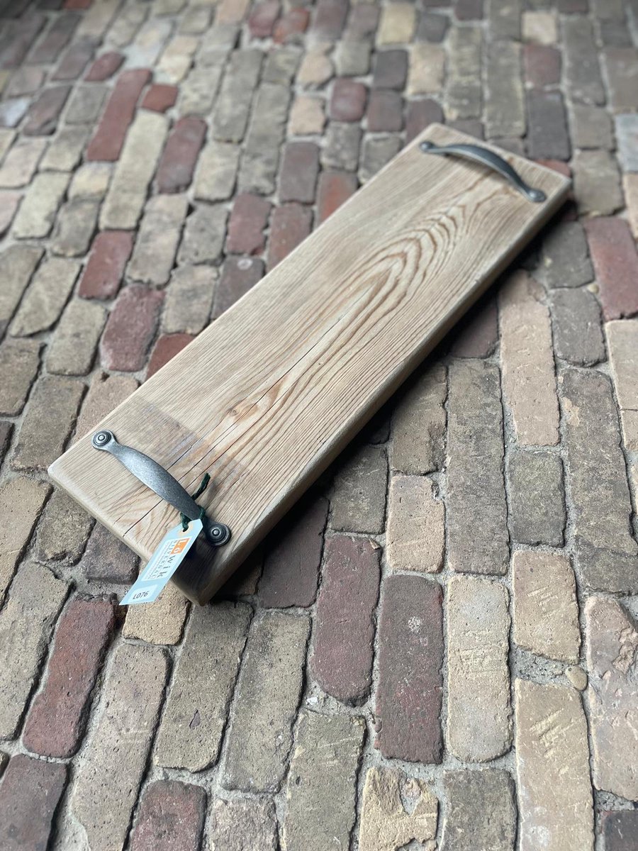 Hapjesplank | Tapasplank | Borrelplank met handvaten 19cm breed 60cm lang gerecycled hout. Nr: L076