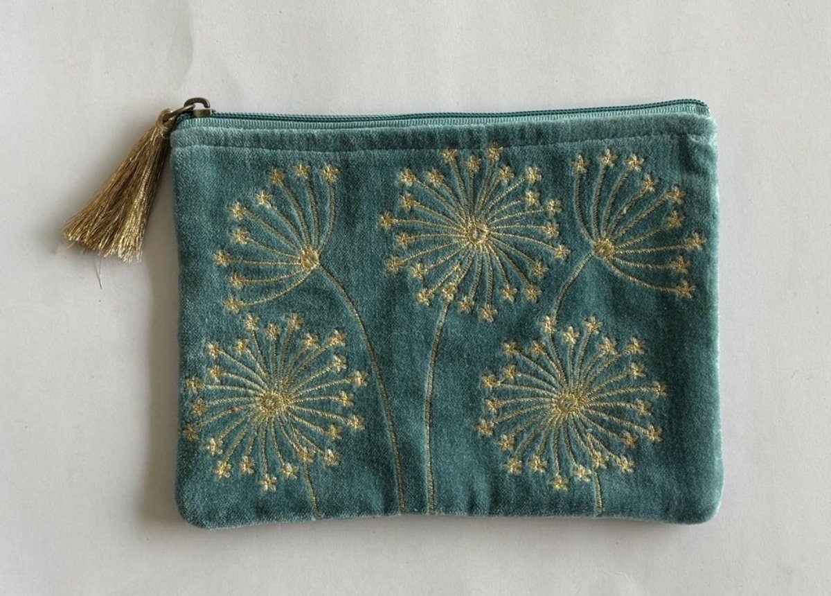 Etui fluweel blauw met geborduurde bloemen 21x16cm
