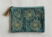 Etui fluweel blauw met geborduurde bloemen 21x16cm