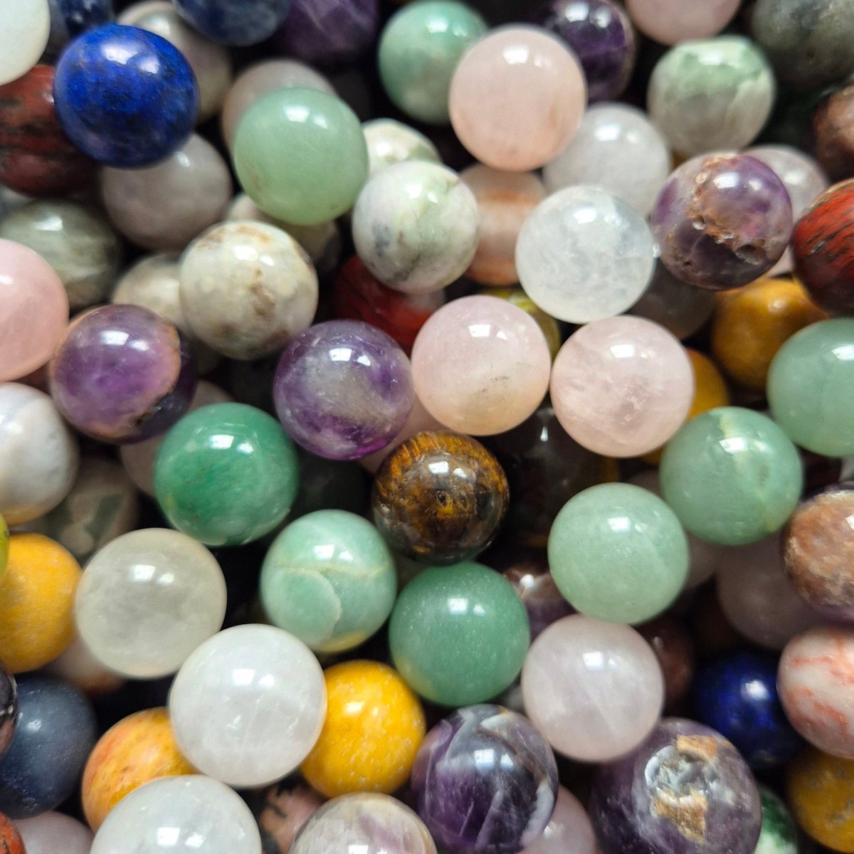 Mini Edelsteen Bollen (1–2 cm) – Ideaal voor Crystal Confetti (willekeurig gekozen)