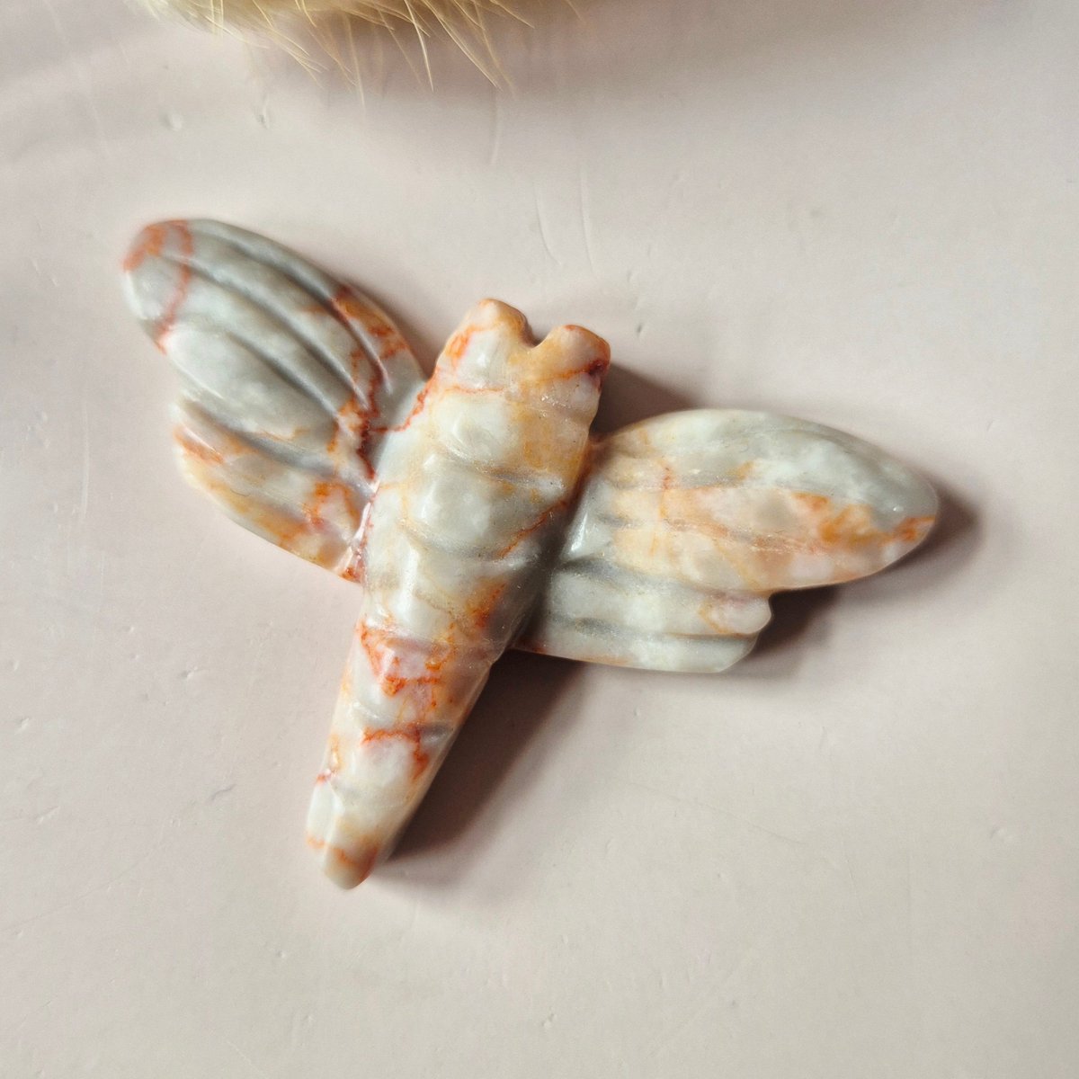 Red Net Stone Libelle 5 cm – crystal carving in diverse steensoorten Edelsteen