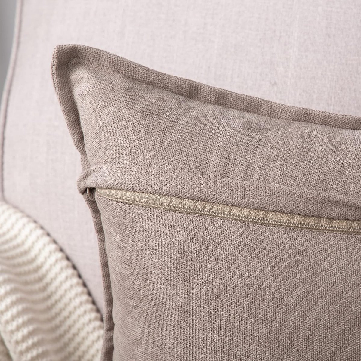 Set van 2 Korte Chenille Kussenhoezen Zachte Decoratieve Kussens voor Bank en Slaapkamer 45x45cm Licht Taupe, Luxe en Comfortabel