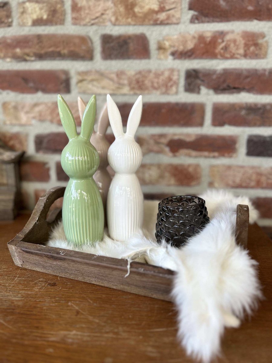 Creaties van hier – met houten hartje - Cadeau pakket Dienblad - 3 porseleinen haasje - vachtje - waxinehouder - 30x20cm