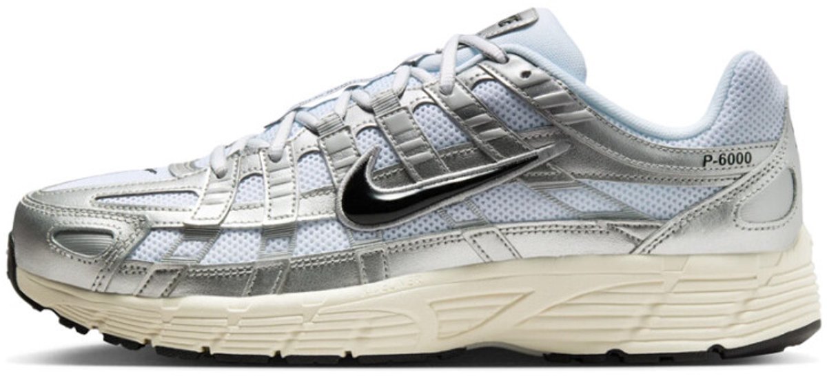 Nike P-6000 Metallic Flat Zilver