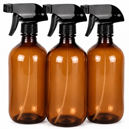 Drie amberkleurige sprayflessen van 500 ml met zwarte spuitkoppen.