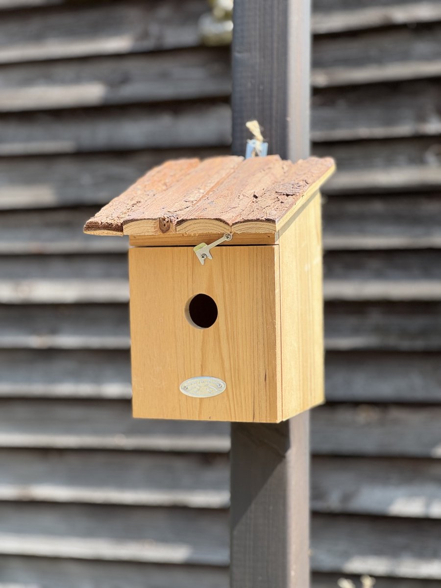 Nestkast Koolmees boom schors dak 25 cm hoog - vogel - vogelliefhebber - tuindecoratie - vogelhuisje - voor hem - voor haar - dierenliefhebber - cadeau - geschenk - Verjaardag - Valentijn - Nieuwjaar - Kerst - Pasen - Moederdag - Vaderdag