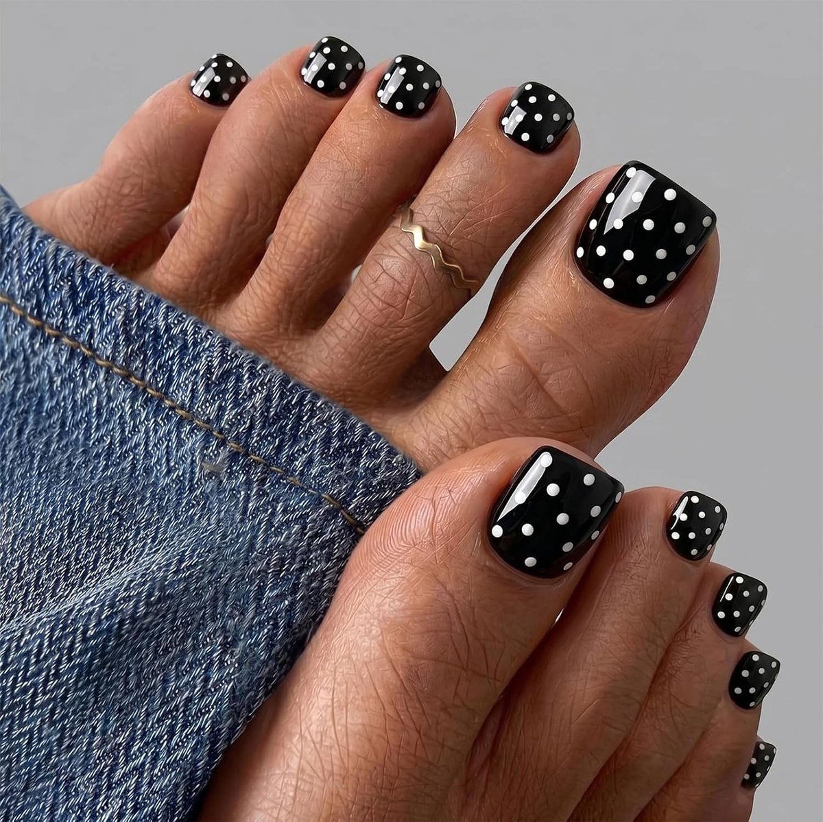 24 Stück press on teennagels, Zwart Glanzende Teennagels met Witte Stippen, Vierkante Full Cover Nep Teennagels voor Vrouwen Meiden, Zomermanicure