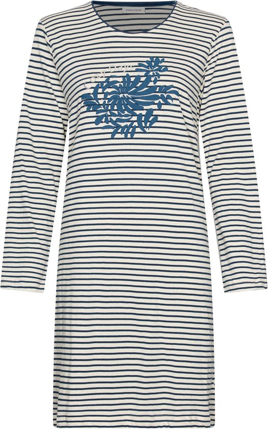 Blauw-wit gestreept nachthemd met lange mouwen en een blauwe bloemenprint op de borst.