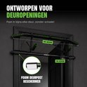 Zwarte optrekstang met groene handgrepen, bevestigd aan een deurpost. Verstelbaar van 55-92 cm.