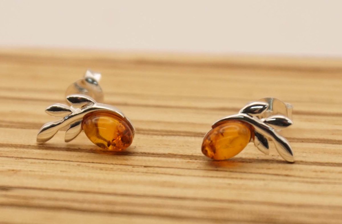 Sterling zilveren oorknopjes tak met amber steen - zilveren oorstekers tak met oranje natuursteen - leuke oorknoppen met amber steen - vrouwelijke oorbellen - oorbellen met oranje steen - takken oorknopjes